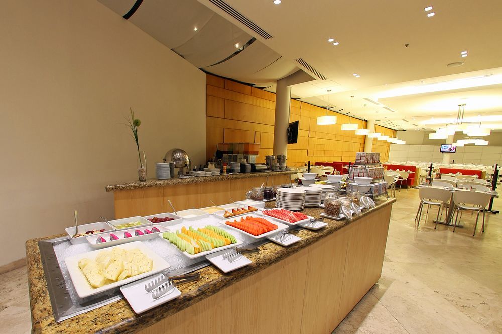 Fiesta Inn Silao Puerto Interior Exterior photo